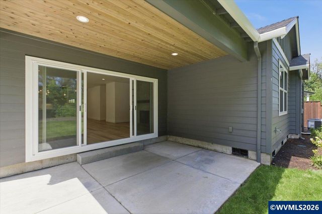 2147 NE Spitz Rd, Canby, OR 97013