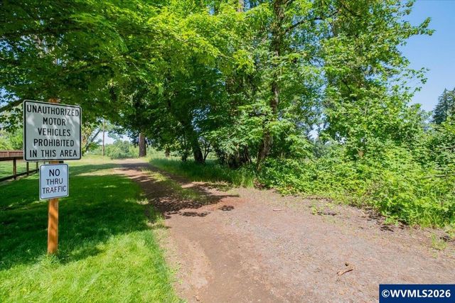 2147 NE Spitz Rd, Canby, OR 97013