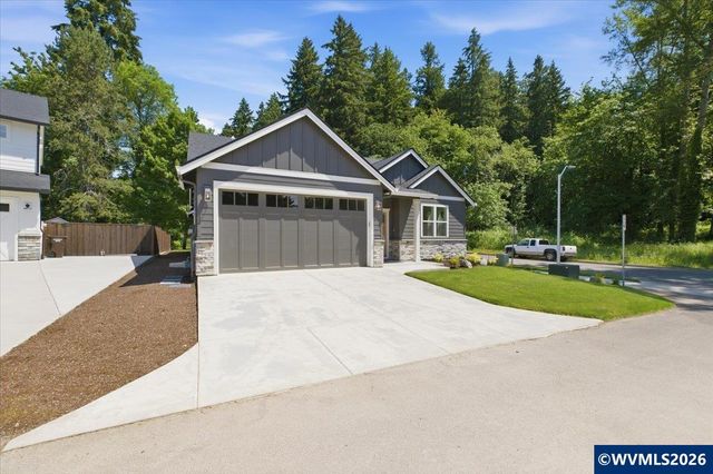 2147 NE Spitz Rd, Canby, OR 97013