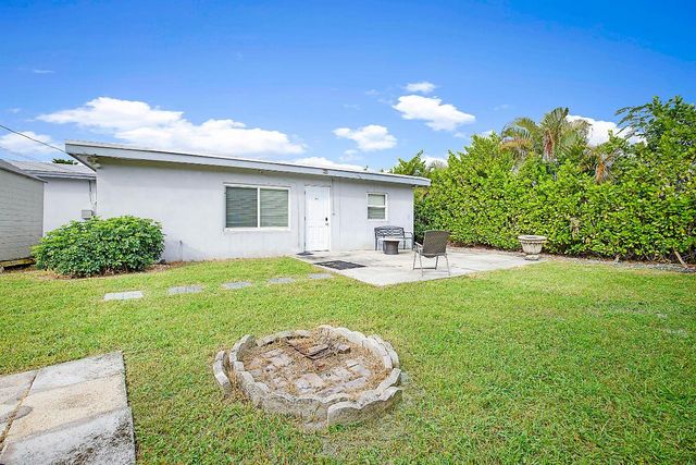 9278 Bloomfield Drive, Palm Beach Gardens, FL 33410
