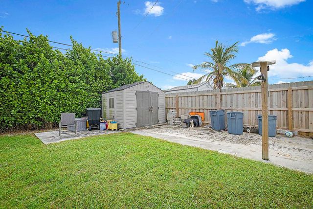 9278 Bloomfield Drive, Palm Beach Gardens, FL 33410