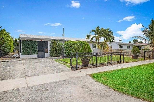 9278 Bloomfield Drive, Palm Beach Gardens, FL 33410