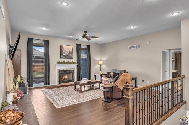 7710 SW 27th ST, Topeka, KS 66614