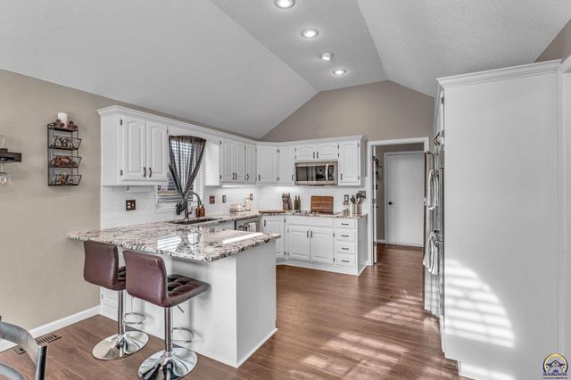 7710 SW 27th ST, Topeka, KS 66614