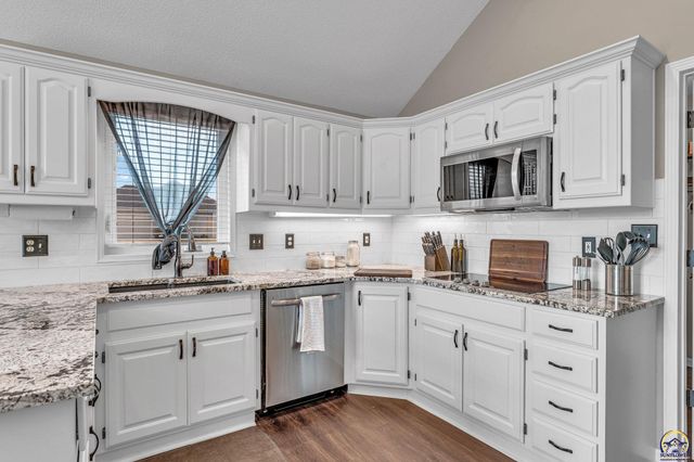 7710 SW 27th ST, Topeka, KS 66614