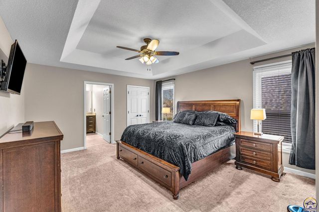 7710 SW 27th ST, Topeka, KS 66614