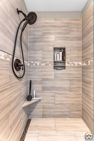 7710 SW 27th ST, Topeka, KS 66614