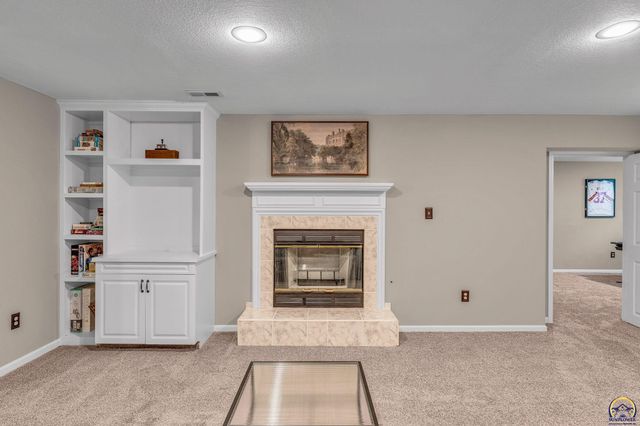 7710 SW 27th ST, Topeka, KS 66614