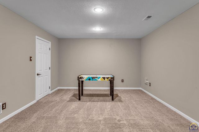 7710 SW 27th ST, Topeka, KS 66614