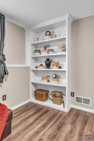 7710 SW 27th ST, Topeka, KS 66614