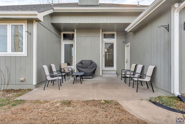 7710 SW 27th ST, Topeka, KS 66614