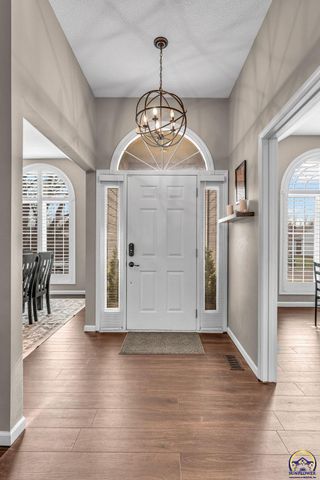 7710 SW 27th ST, Topeka, KS 66614