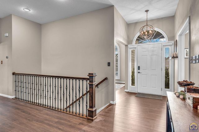 7710 SW 27th ST, Topeka, KS 66614