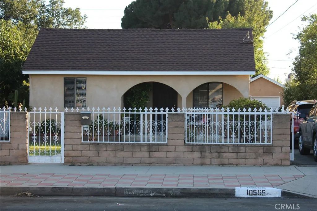 10555 CAYUGA, Pacoima, CA 91331
