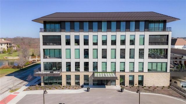 4951 W 134 Street 204, Leawood, KS 66209