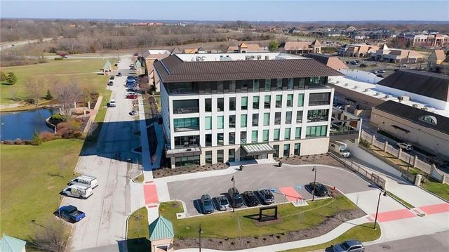 4951 W 134 Street 204, Leawood, KS 66209