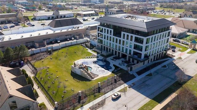 4951 W 134 Street 204, Leawood, KS 66209