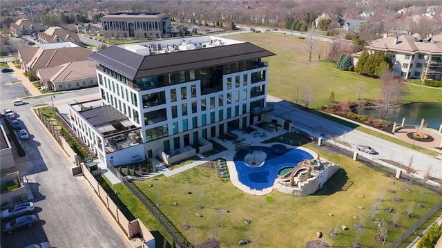 4951 W 134 Street 204, Leawood, KS 66209