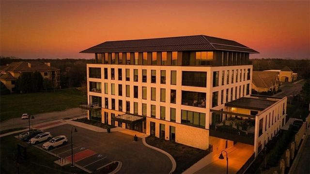 4951 W 134 Street 204, Leawood, KS 66209