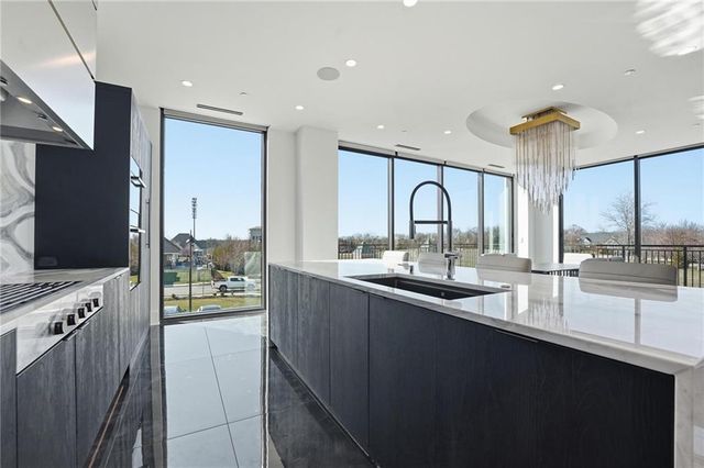 4951 W 134 Street 204, Leawood, KS 66209