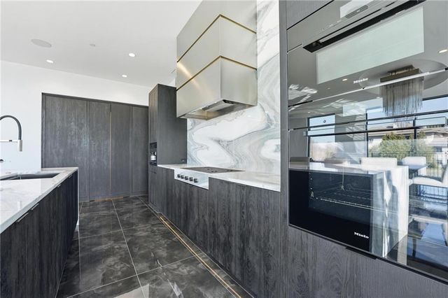 4951 W 134 Street 204, Leawood, KS 66209