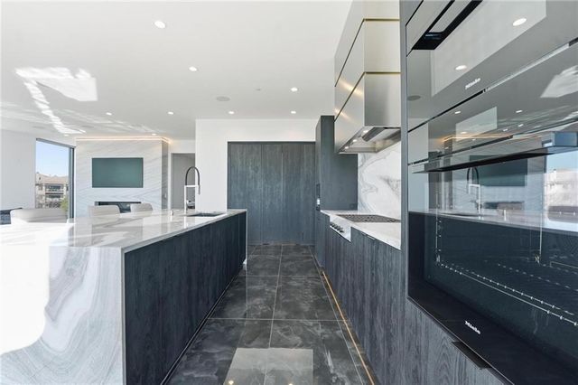 4951 W 134 Street 204, Leawood, KS 66209