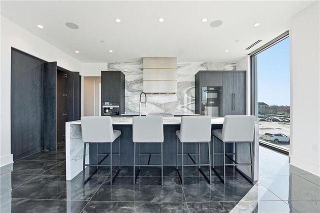 4951 W 134 Street 204, Leawood, KS 66209