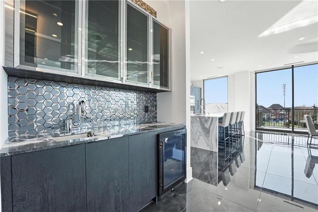 4951 W 134 Street 204, Leawood, KS 66209