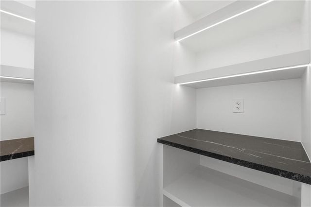 4951 W 134 Street 204, Leawood, KS 66209