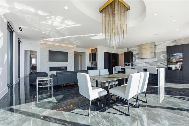 4951 W 134 Street 204, Leawood, KS 66209