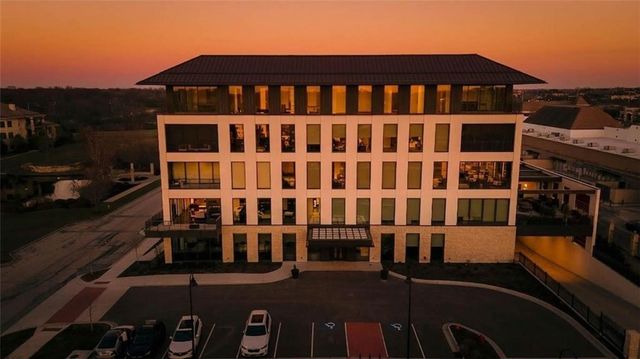 4951 W 134 Street 204, Leawood, KS 66209