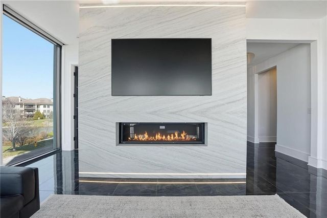 4951 W 134 Street 204, Leawood, KS 66209