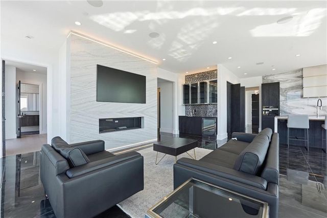 4951 W 134 Street 204, Leawood, KS 66209