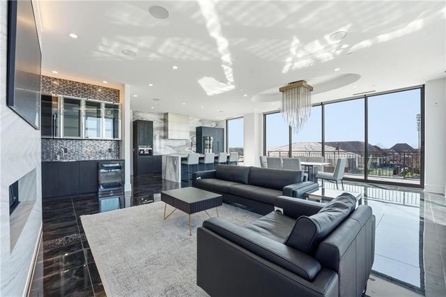 4951 W 134 Street 204, Leawood, KS 66209