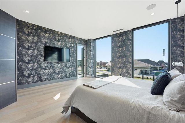 4951 W 134 Street 204, Leawood, KS 66209