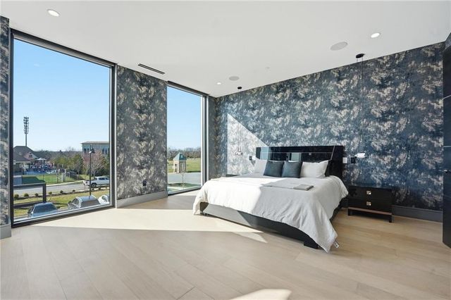 4951 W 134 Street 204, Leawood, KS 66209