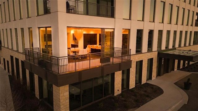 4951 W 134 Street 204, Leawood, KS 66209