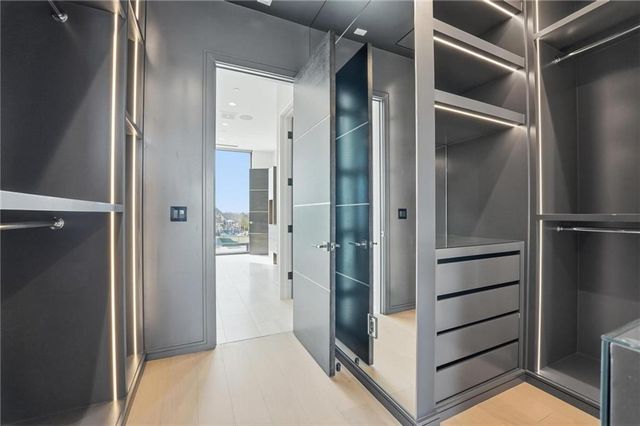 4951 W 134 Street 204, Leawood, KS 66209