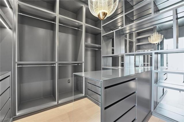 4951 W 134 Street 204, Leawood, KS 66209