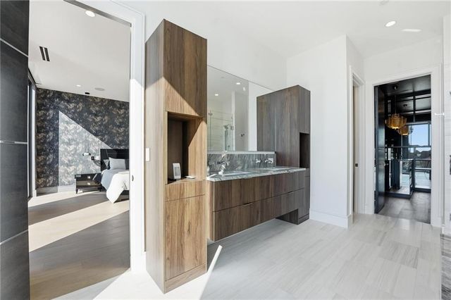 4951 W 134 Street 204, Leawood, KS 66209