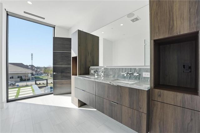 4951 W 134 Street 204, Leawood, KS 66209