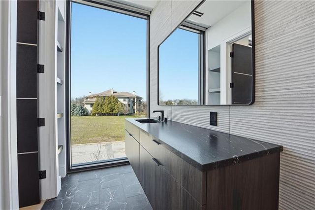 4951 W 134 Street 204, Leawood, KS 66209