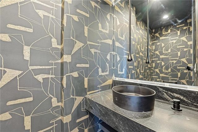 4951 W 134 Street 204, Leawood, KS 66209