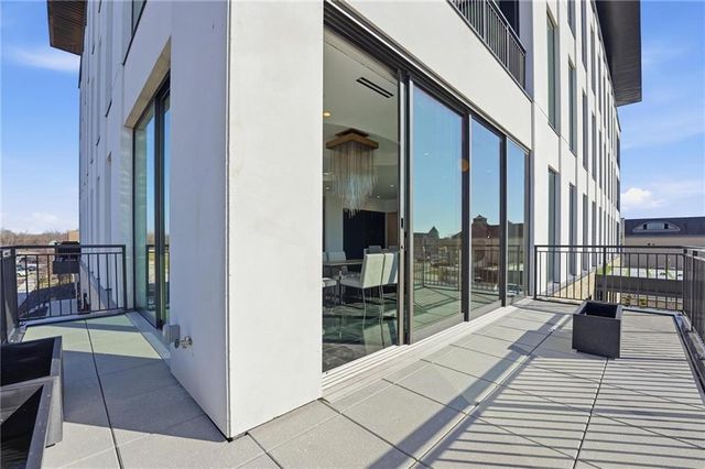 4951 W 134 Street 204, Leawood, KS 66209