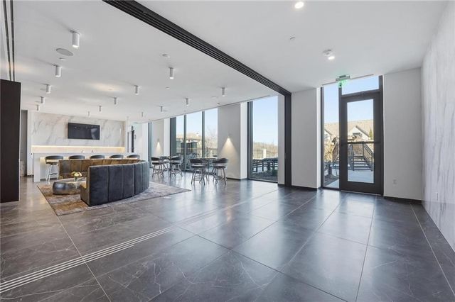 4951 W 134 Street 204, Leawood, KS 66209