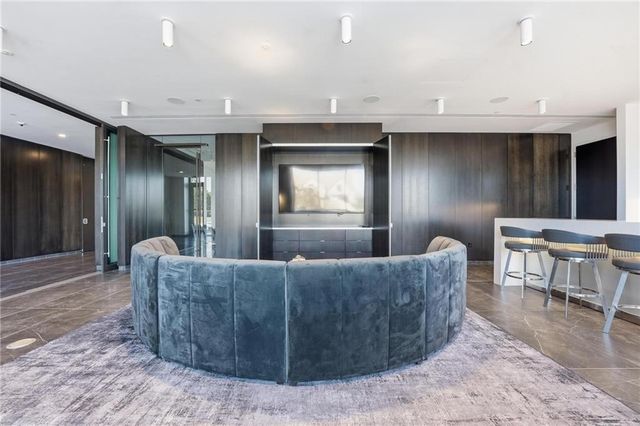 4951 W 134 Street 204, Leawood, KS 66209