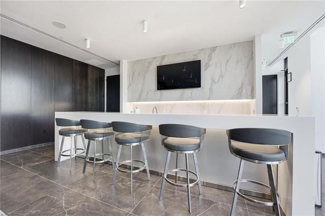 4951 W 134 Street 204, Leawood, KS 66209