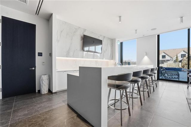 4951 W 134 Street 204, Leawood, KS 66209