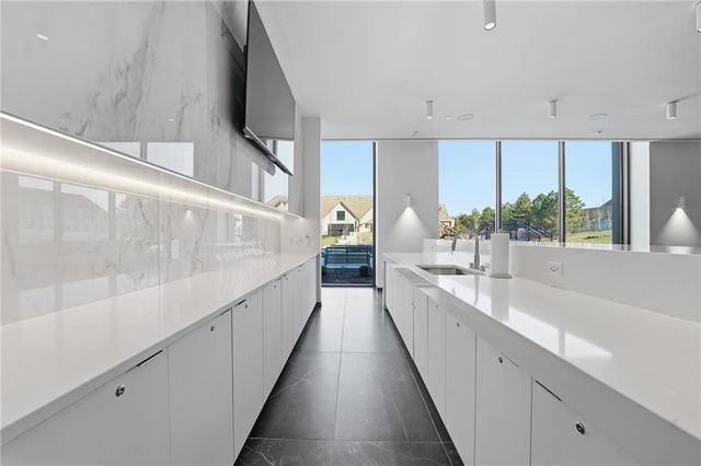 4951 W 134 Street 204, Leawood, KS 66209