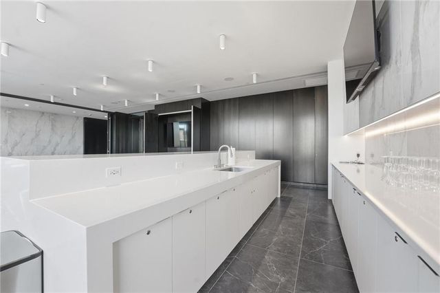 4951 W 134 Street 204, Leawood, KS 66209